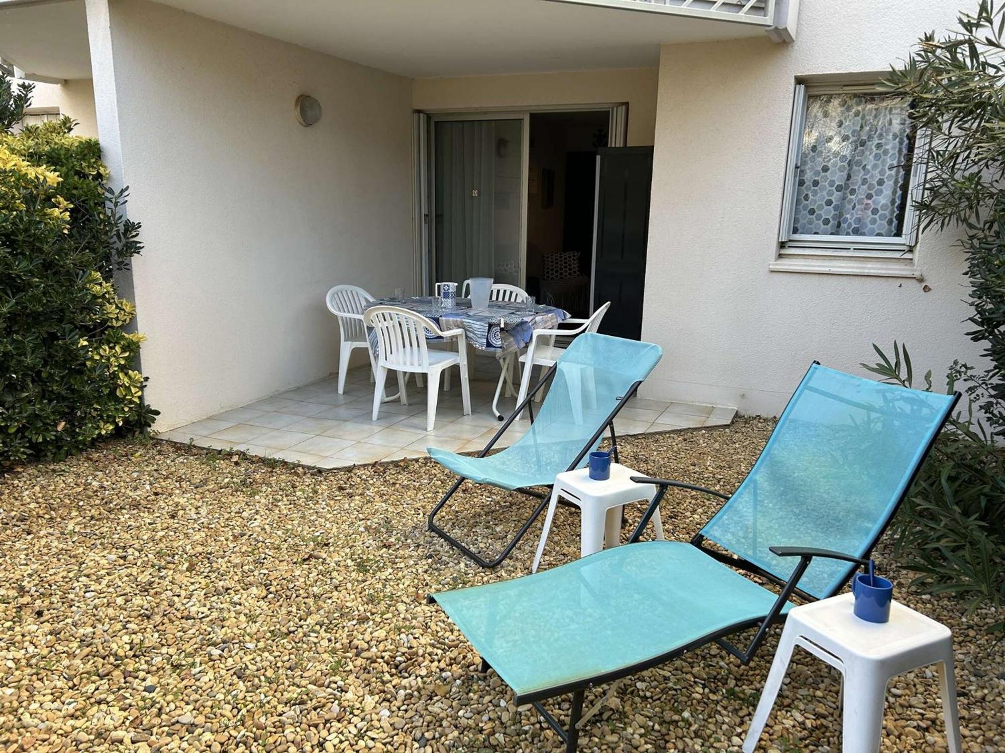 Apartment Deux Pieces Avec Terrasse, Cour Privee Et Piscine - - Fr-1-250-264 *